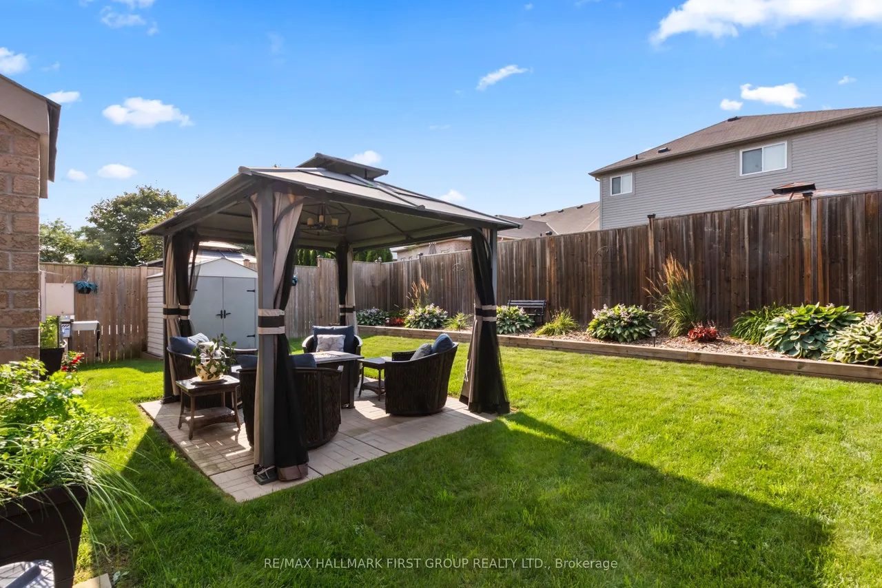 96 Redfern Crescent — photo 42