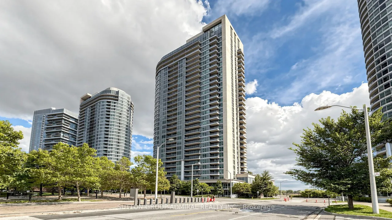 151 Village Green Square, Unit 1005