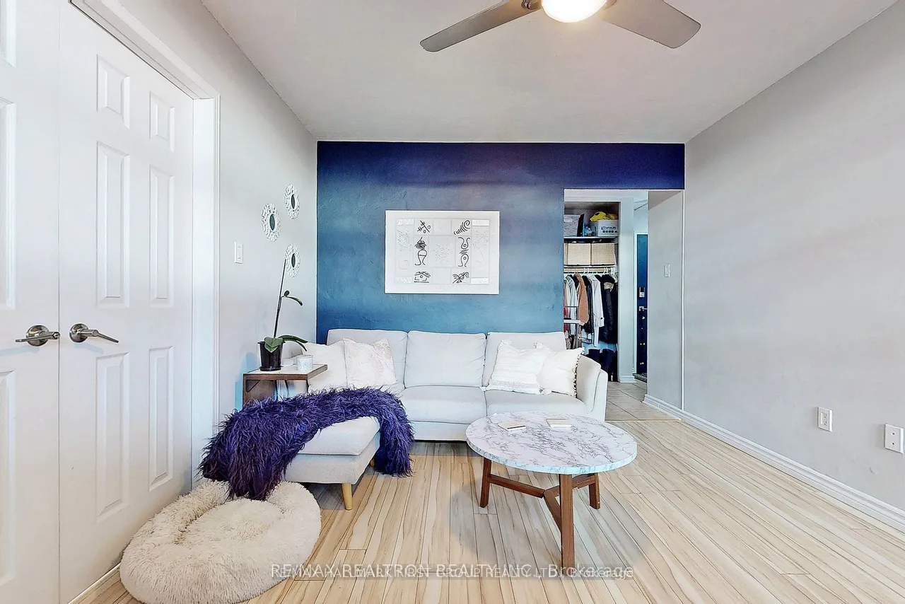 2245 Eglinton Avenue E, Unit 803 — photo 2