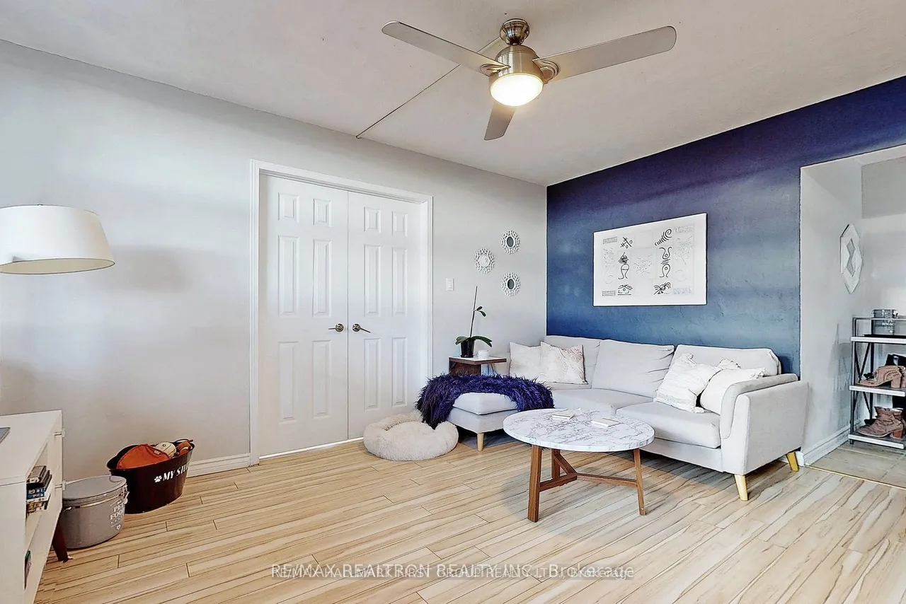 2245 Eglinton Avenue E, Unit 803 — photo 3