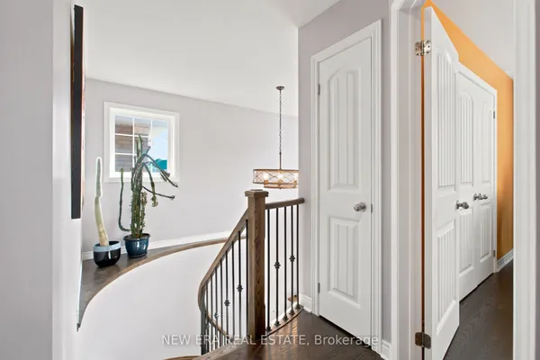 77 Jevons Drive — photo 2
