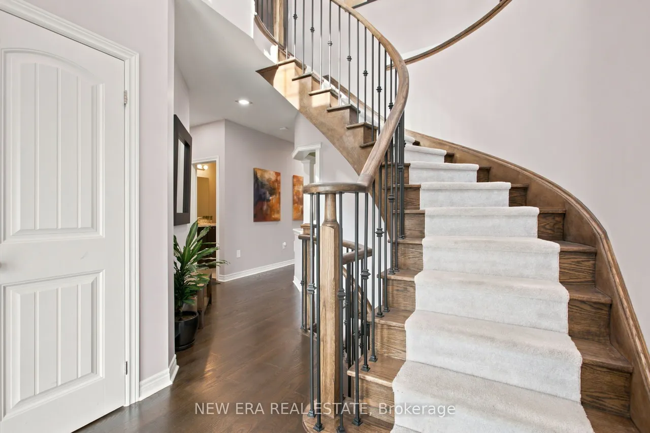 77 Jevons Drive — photo 3