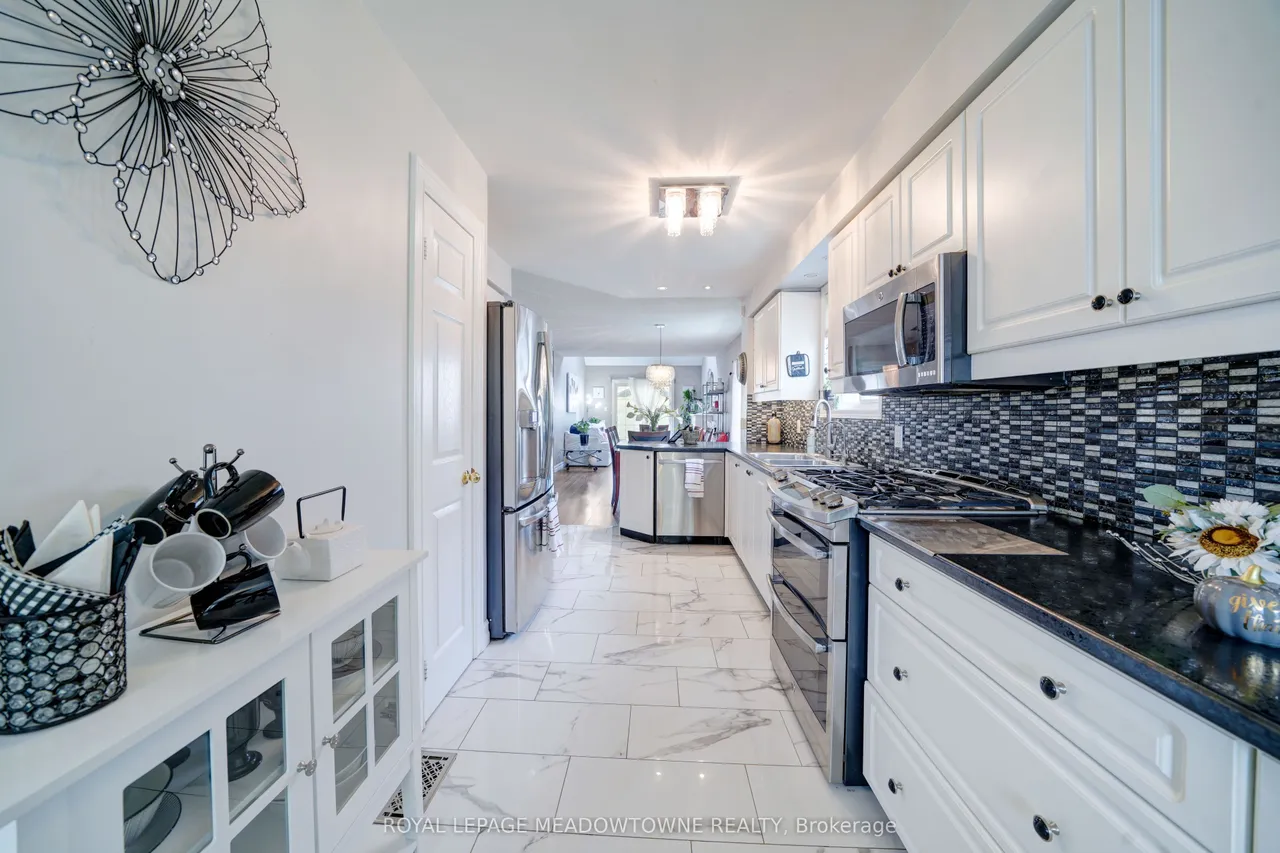 494 Flagstone Court — photo 3