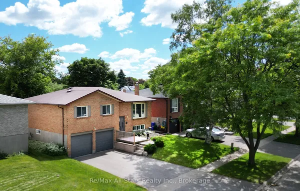 39 Applewood Crescent — photo 2