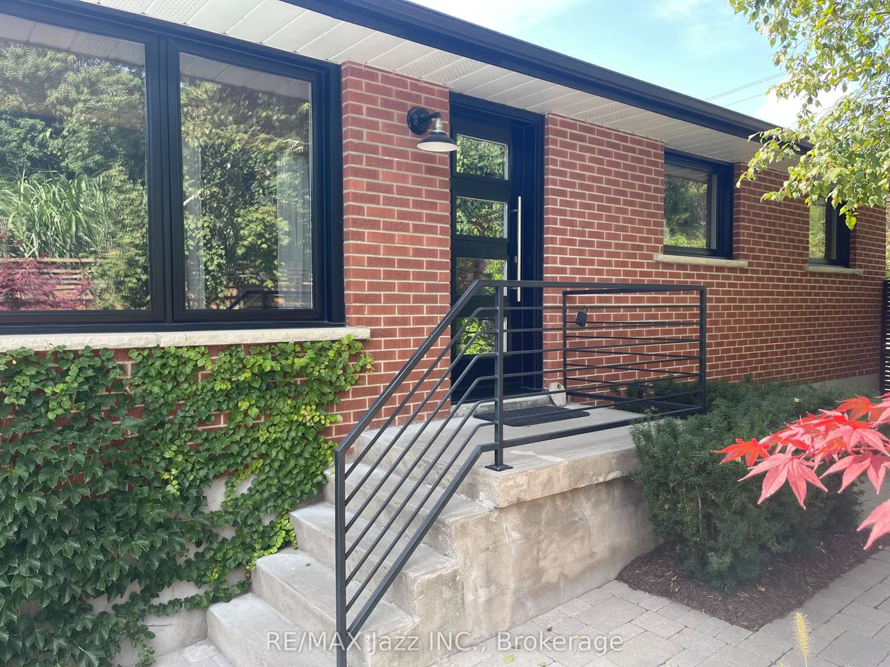 1085 Willowdale Avenue — photo 3