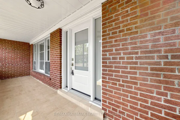 205 Vauxhall Drive — photo 2