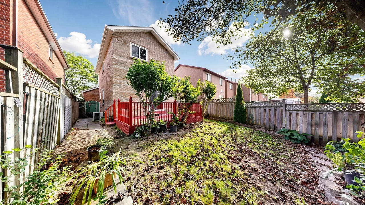 18 Tipton Crescent — photo 48