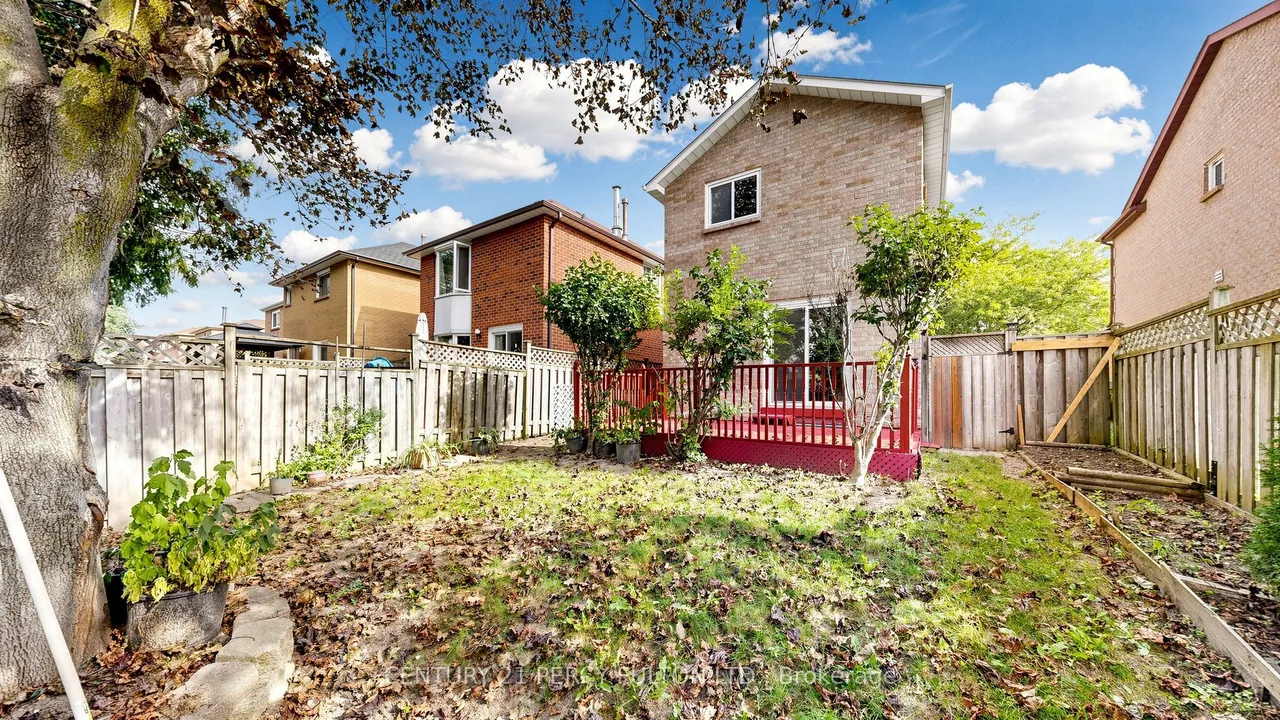 18 Tipton Crescent — photo 49
