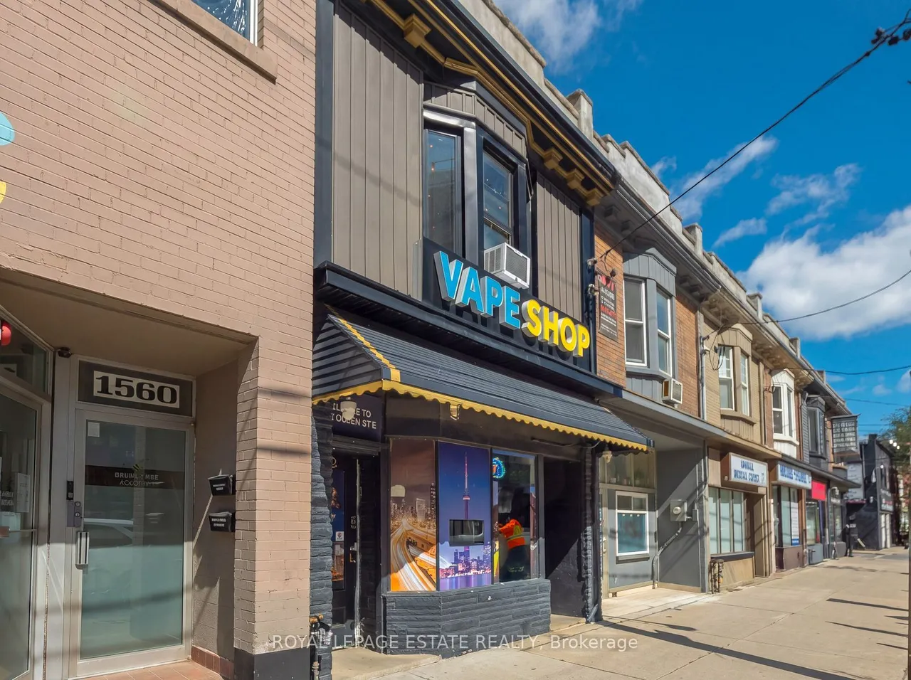 1562 Queen Street E — photo 2