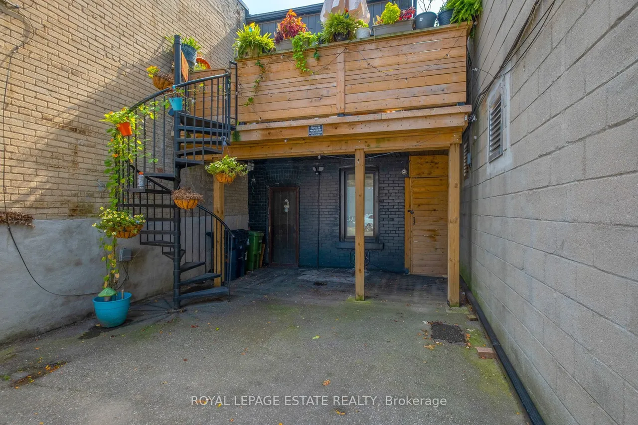 1562 Queen Street E — photo 22