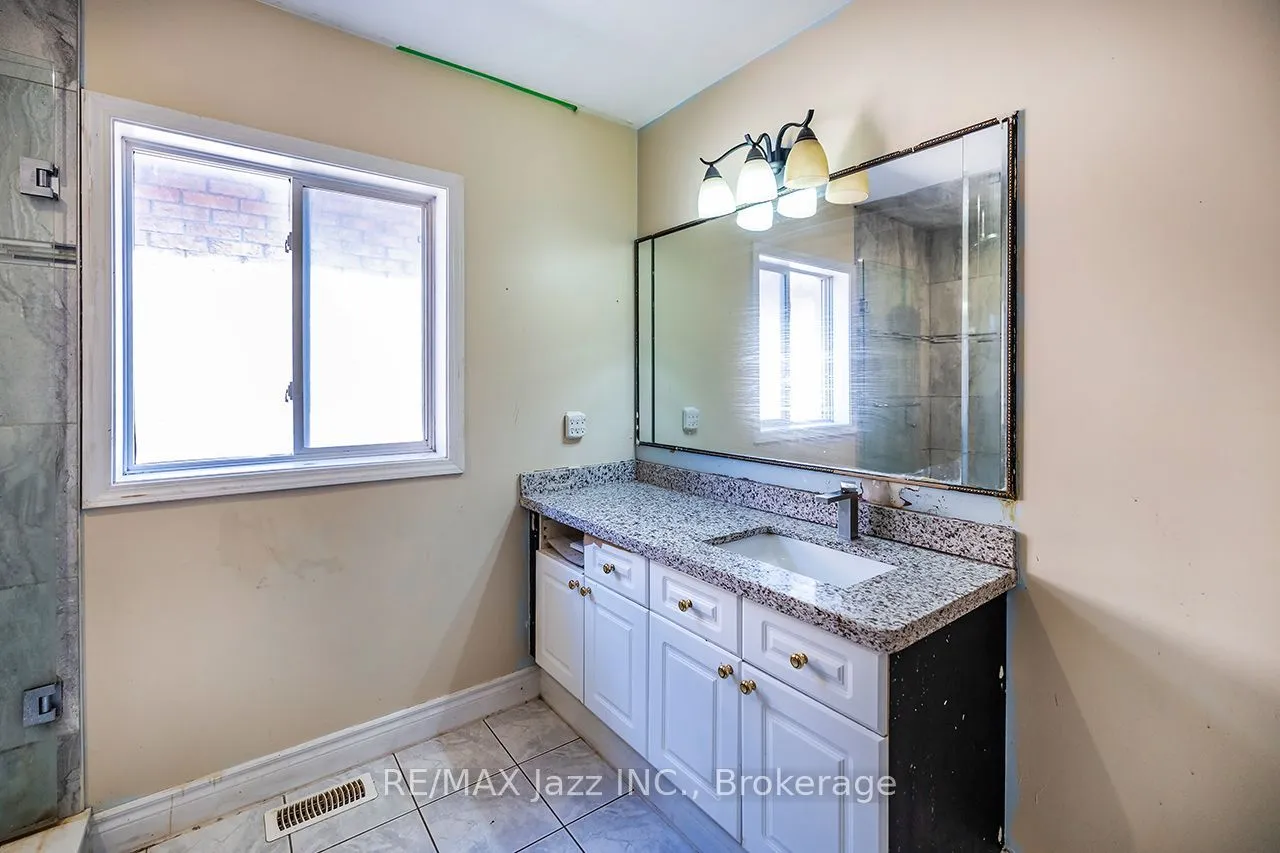 32 Dent Street — photo 23