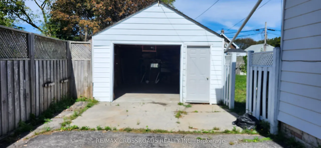 220 Mcnaughton Avenue — photo 24