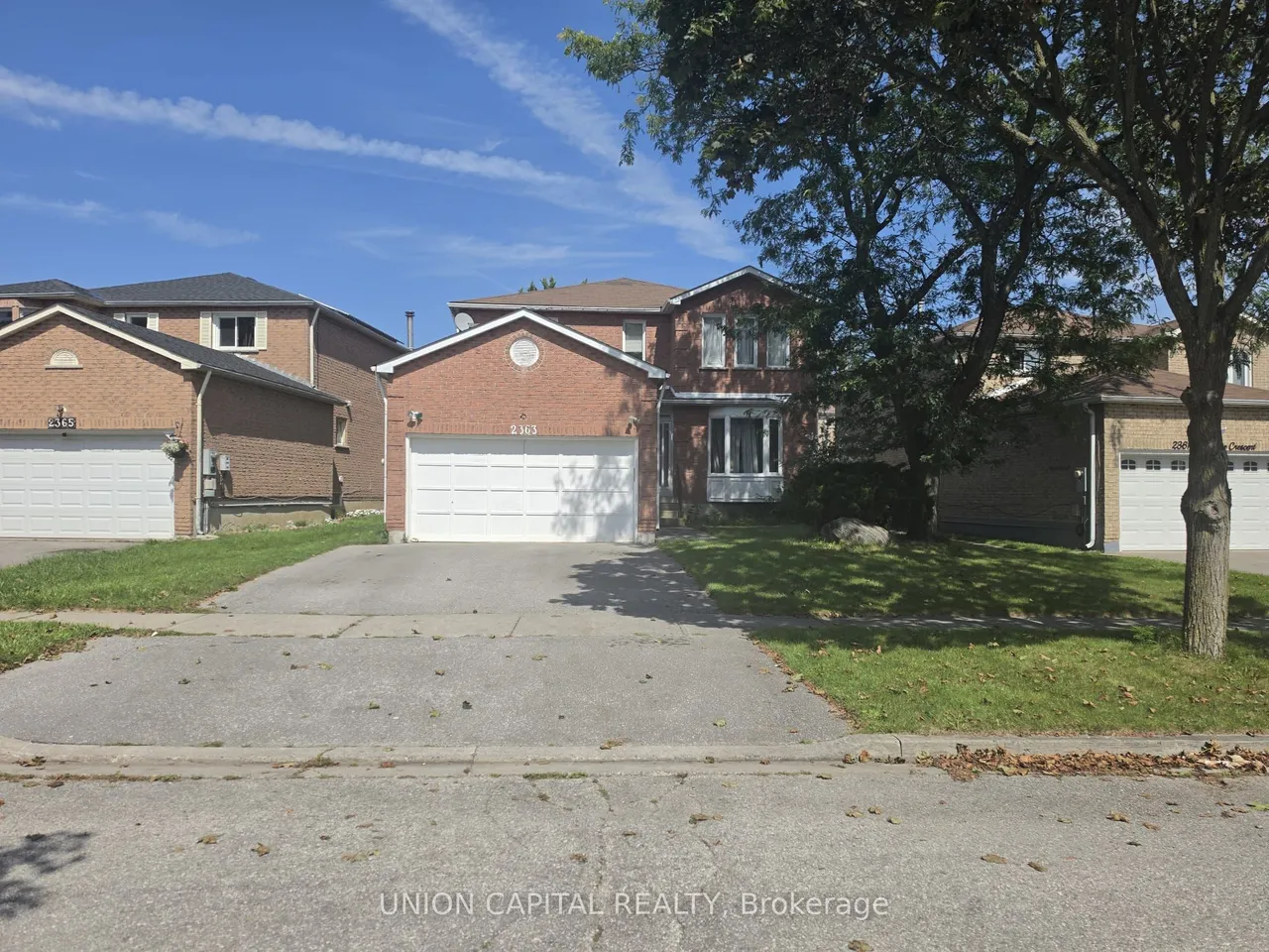 2363 Strathmore Crescent — photo 3