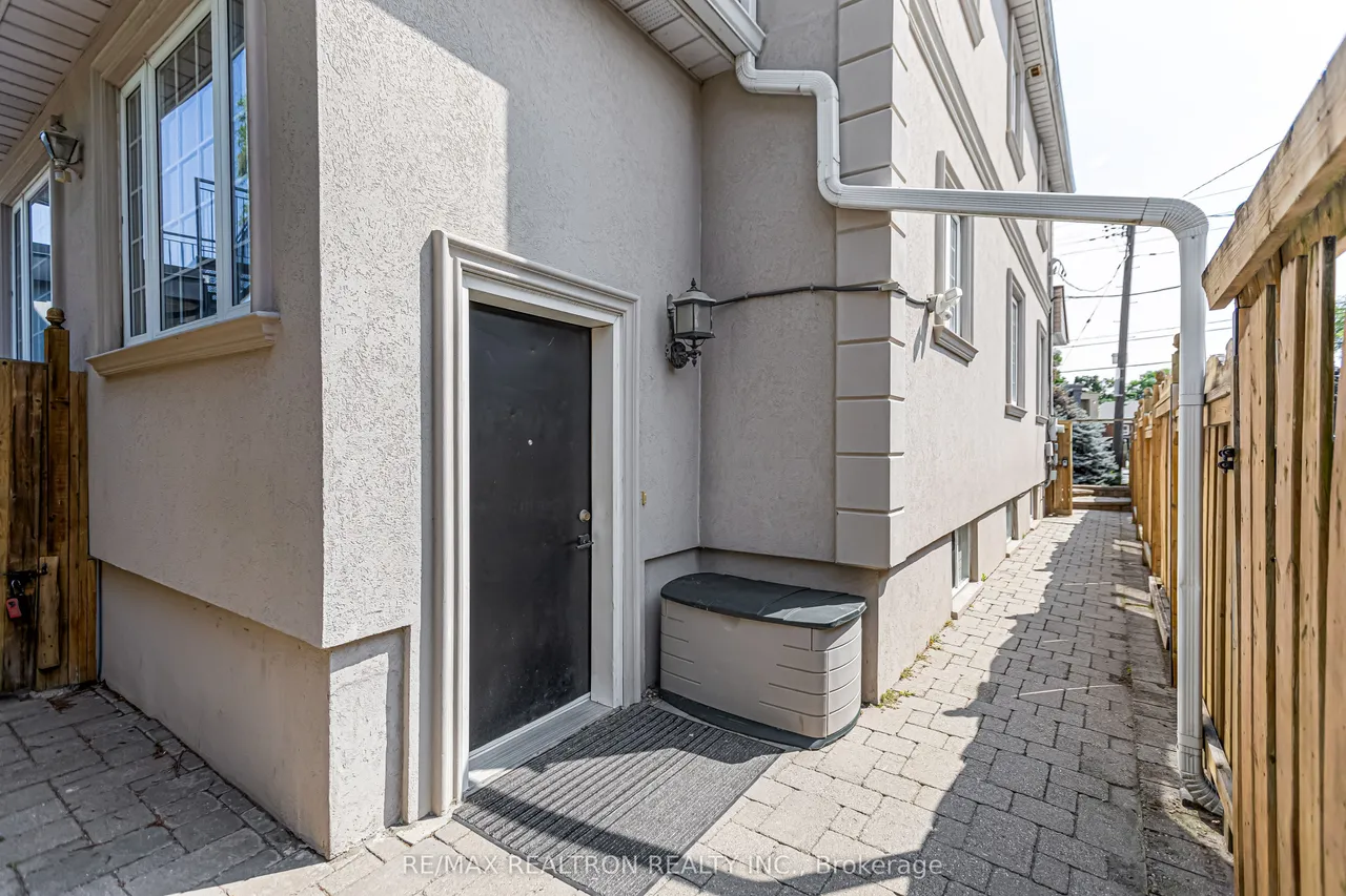 454 Donlands Avenue — photo 3