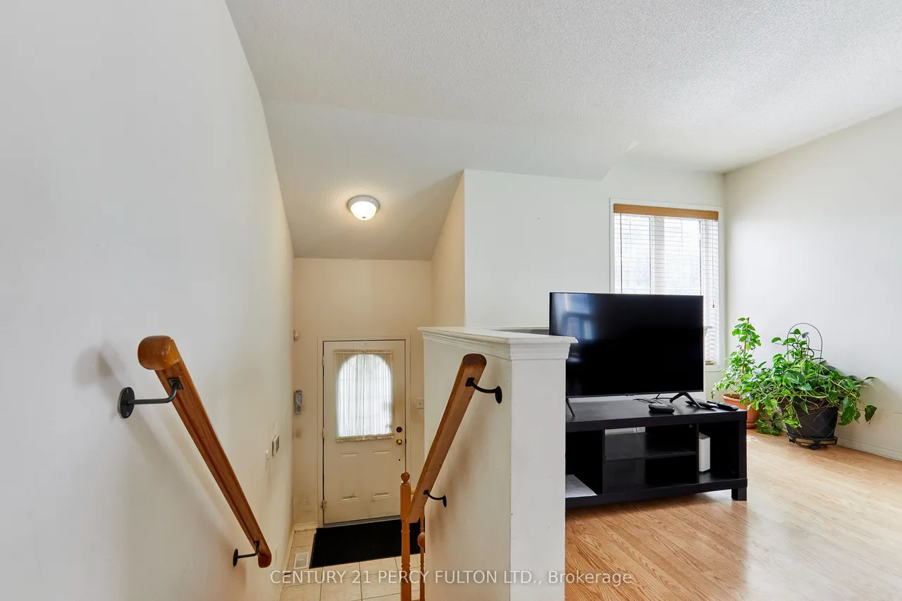 8 Knowles Street — photo 3