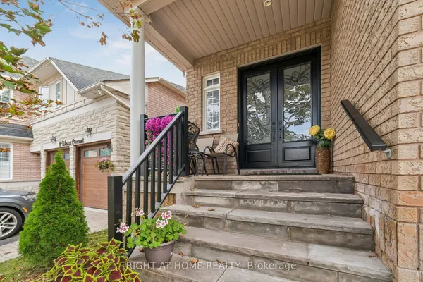 13 Weston Crescent — photo 2