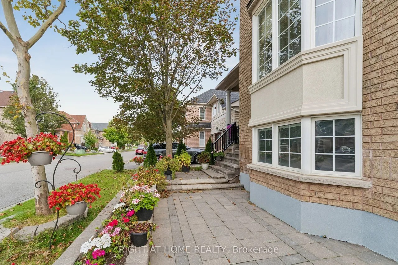13 Weston Crescent — photo 49
