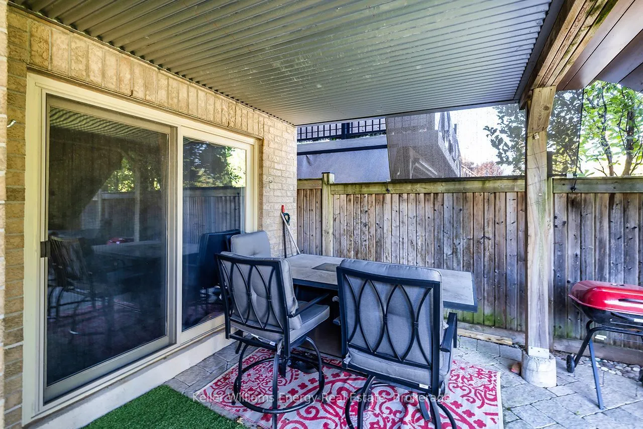 409 Harris Street — photo 40