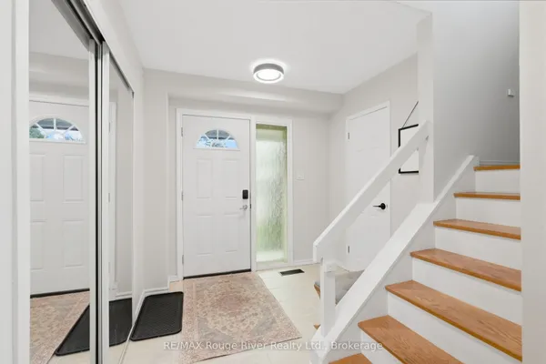 313 Lupin Drive — photo 2