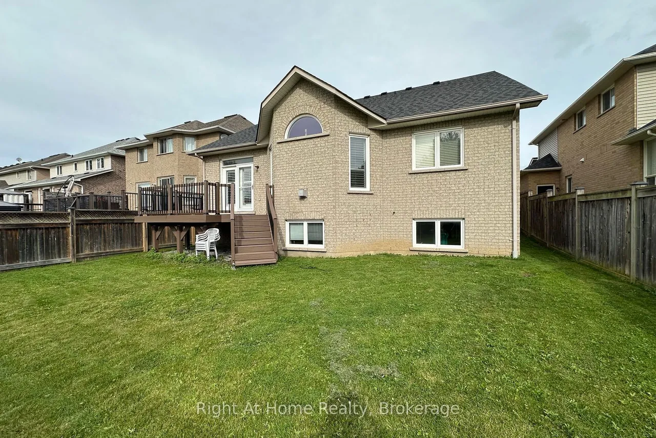 2096 STORNOWAY Street — photo 32