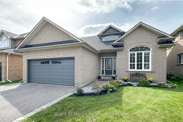 2096 STORNOWAY Street — photo 2