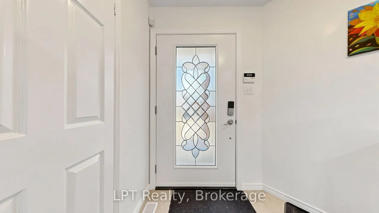 18 Tawn Crescent S — photo 3