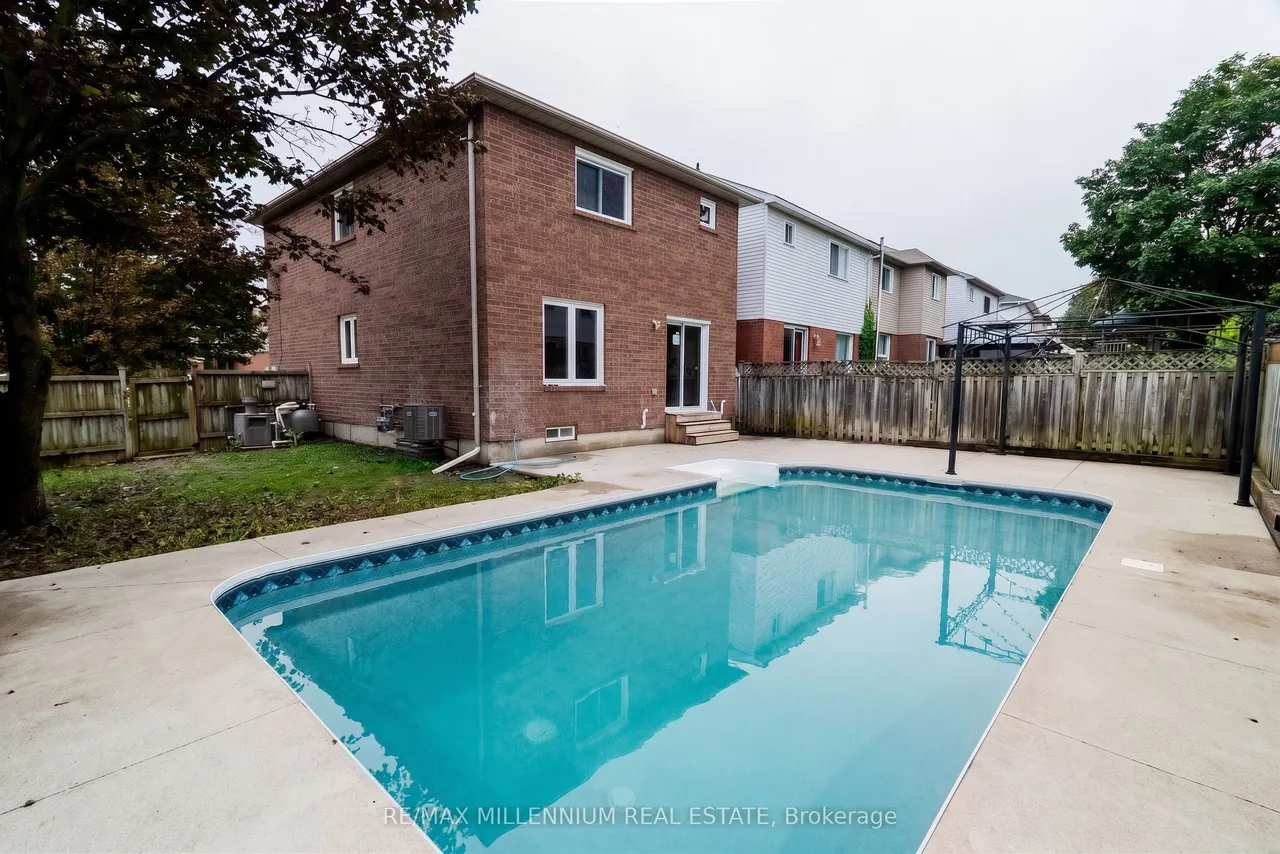 70 Fry Crescent — photo 26