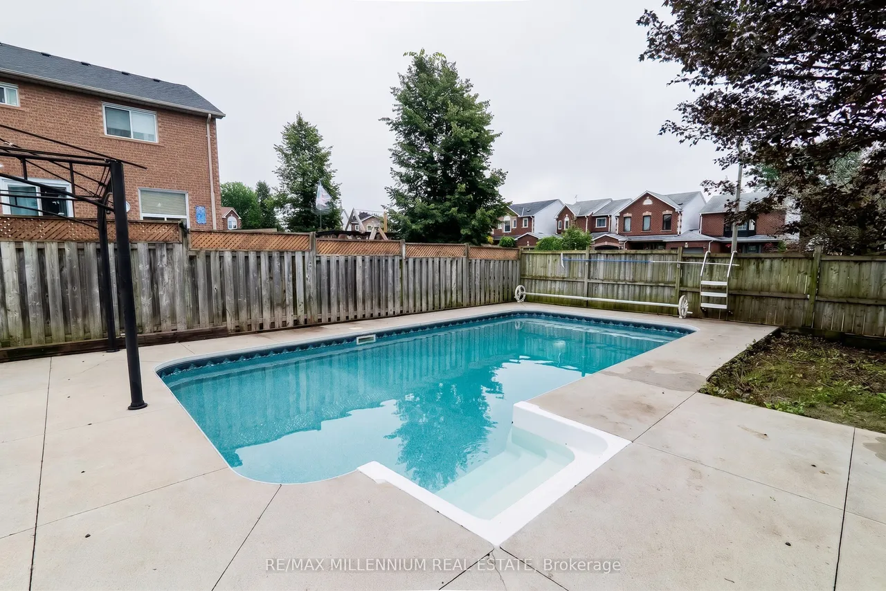 70 Fry Crescent — photo 25
