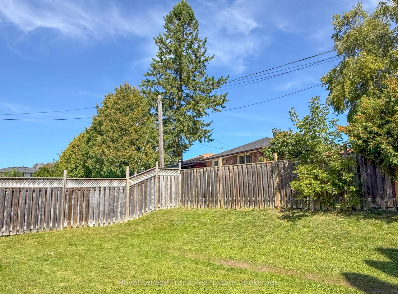 121 Labrador Drive — photo 44