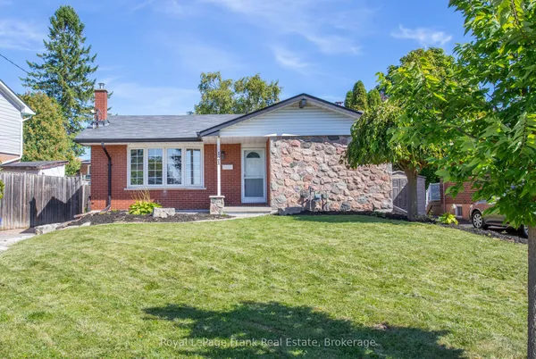 121 Labrador Drive — photo 2