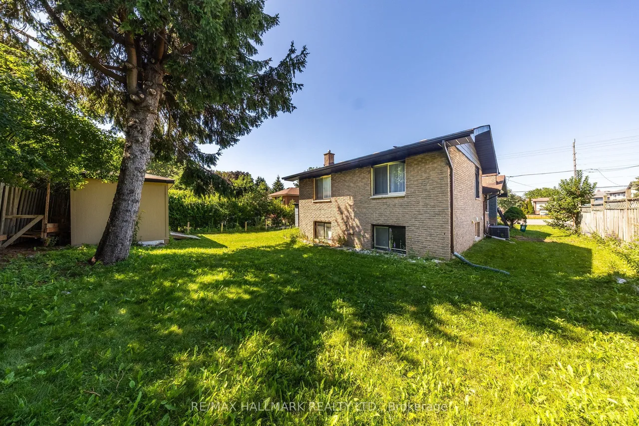 109 Thickson Road S — photo 48