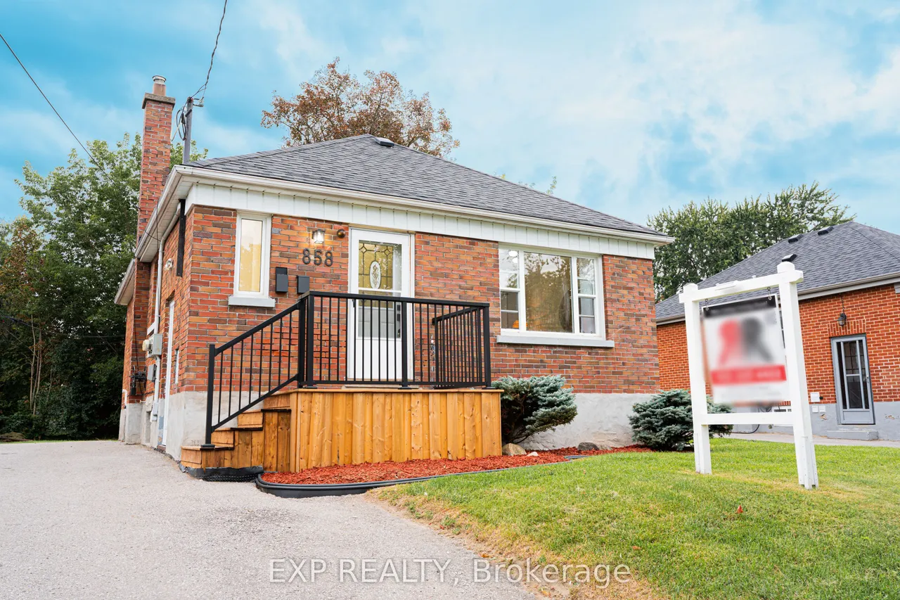 858 Grierson Street — photo 2
