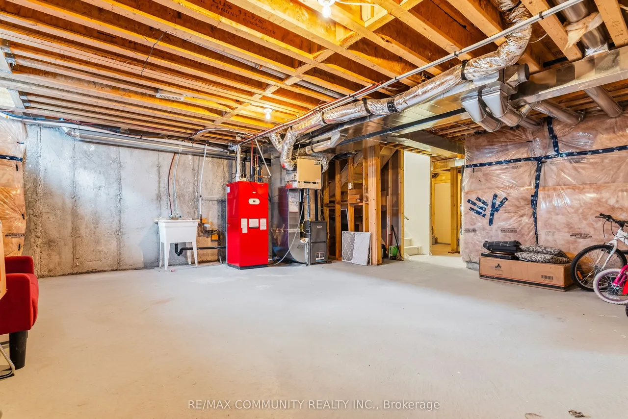 99 Bill Hutchinson Crescent — photo 42