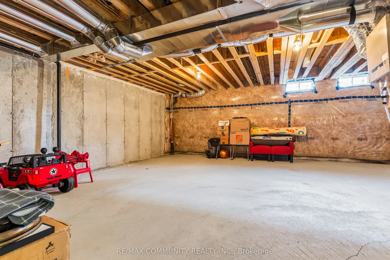99 Bill Hutchinson Crescent — photo 41