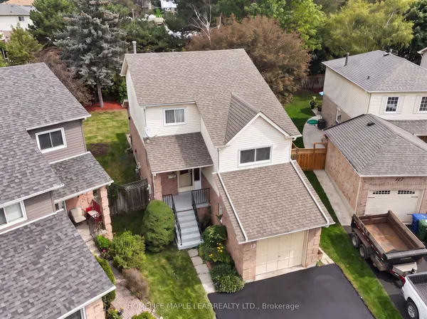 12 Giles Court — photo 2