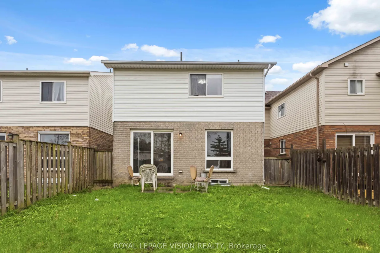 1815 Dalhousie Crescent — photo 27