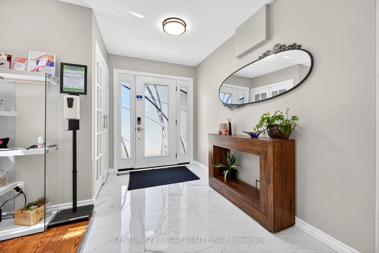 481 Camelot Drive W — photo 2