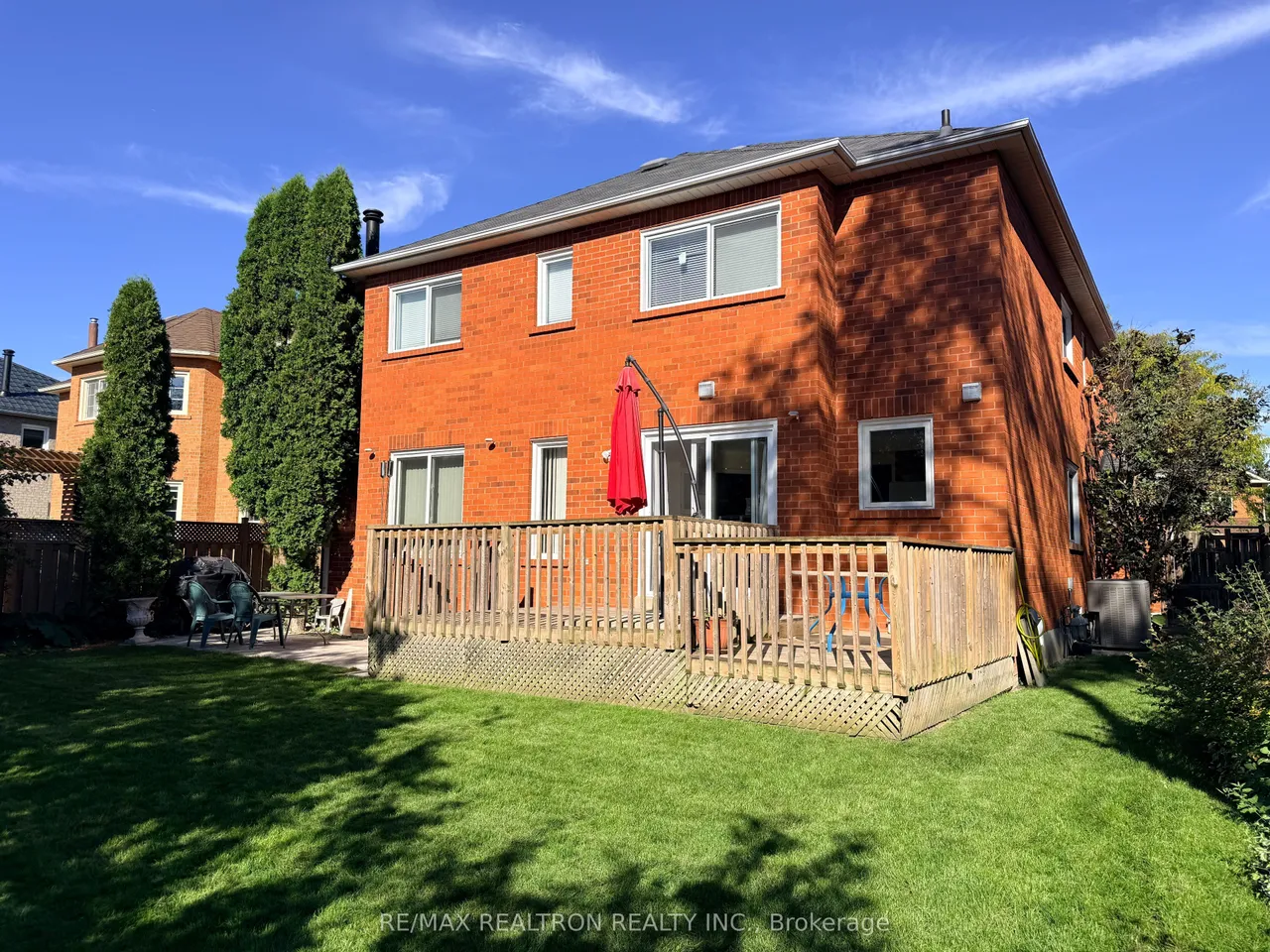 8 Watersdown Crescent — photo 26