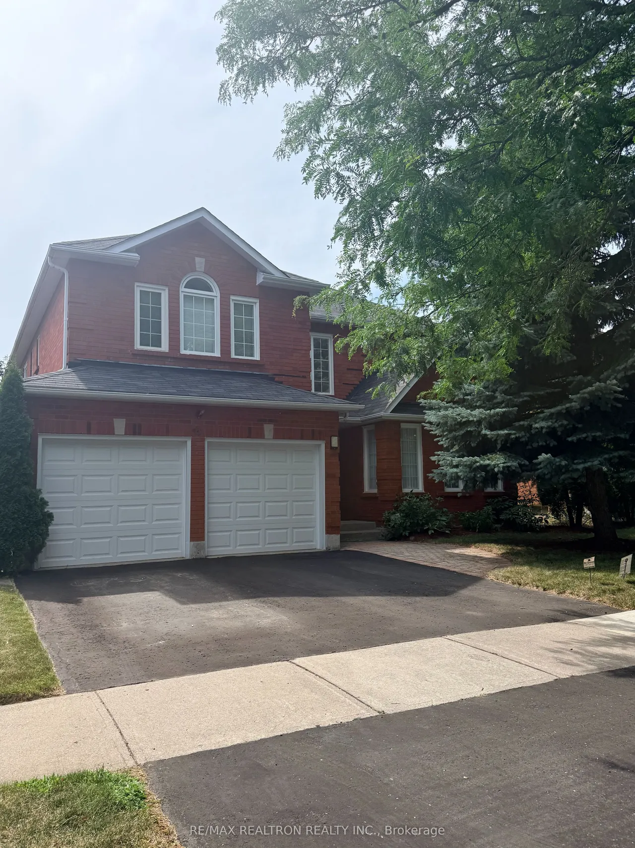 8 Watersdown Crescent — photo 3