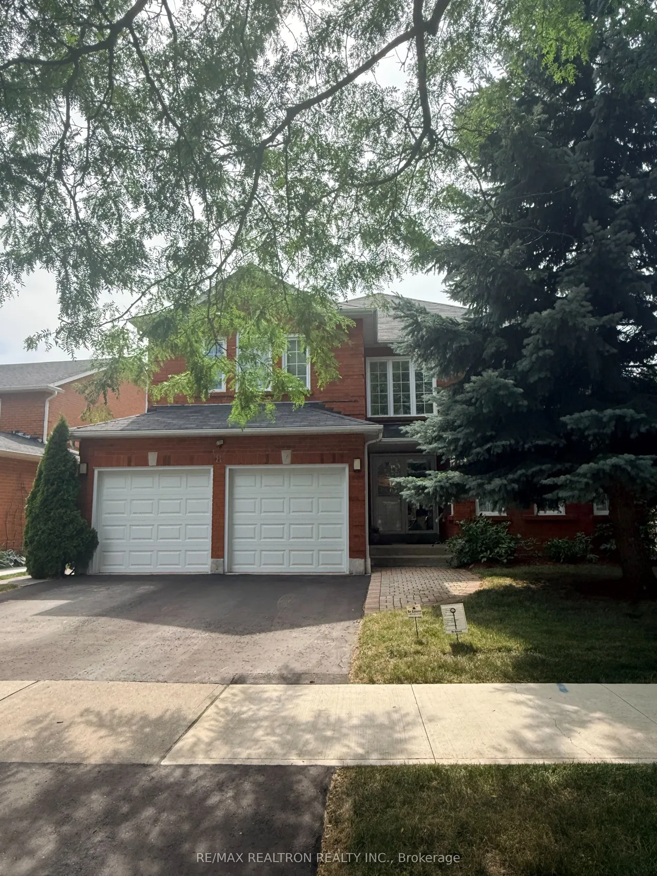 8 Watersdown Crescent — photo 2