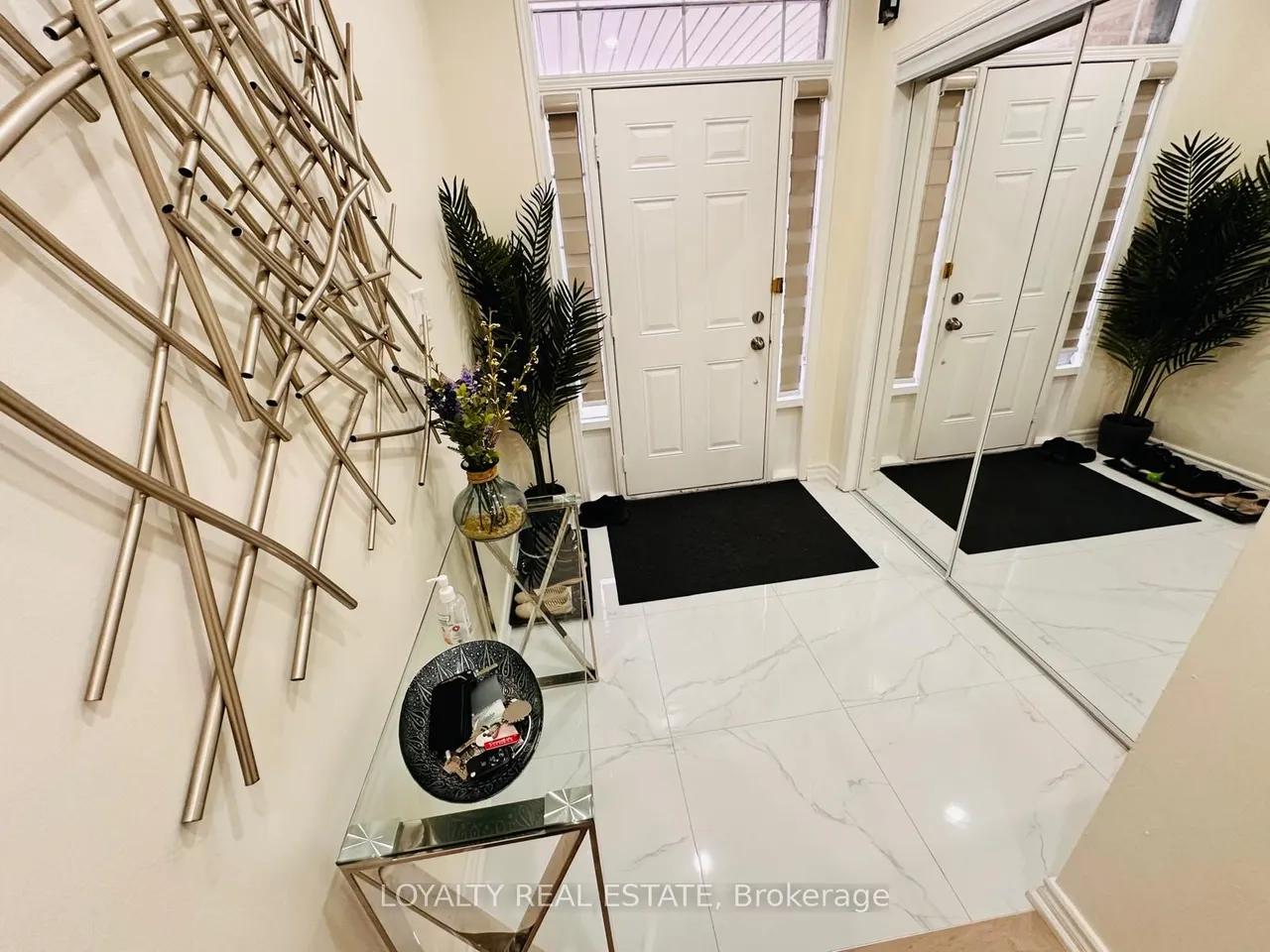 28 Thorp Crescent — photo 3
