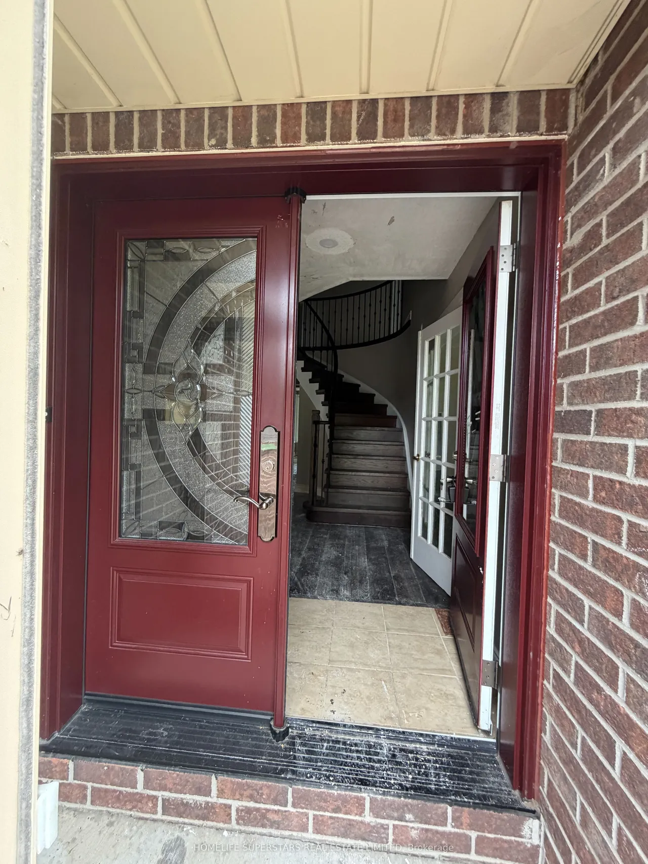 8 Butterfield Crescent — photo 2