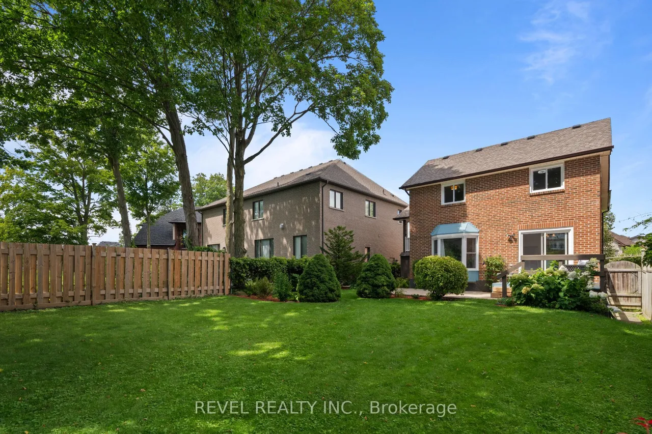 1610 Heathside Crescent — photo 44