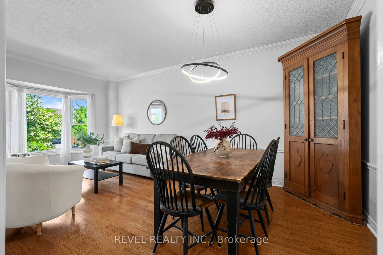 1610 Heathside Crescent — photo 3