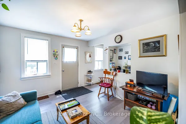 162 College Avenue — photo 2