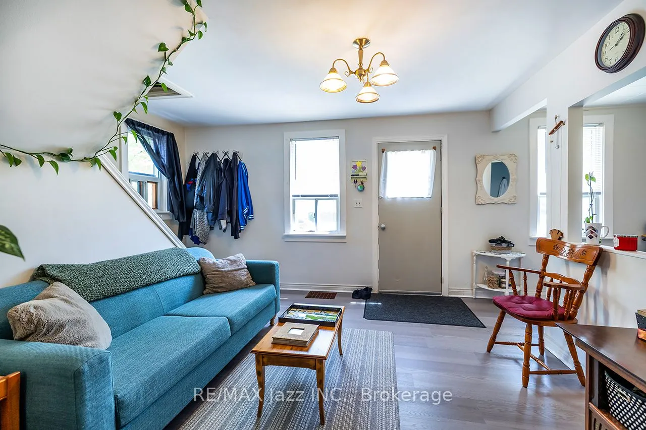 162 College Avenue — photo 3