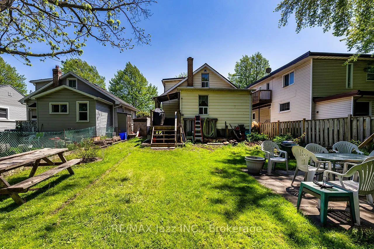 162 College Avenue — photo 23
