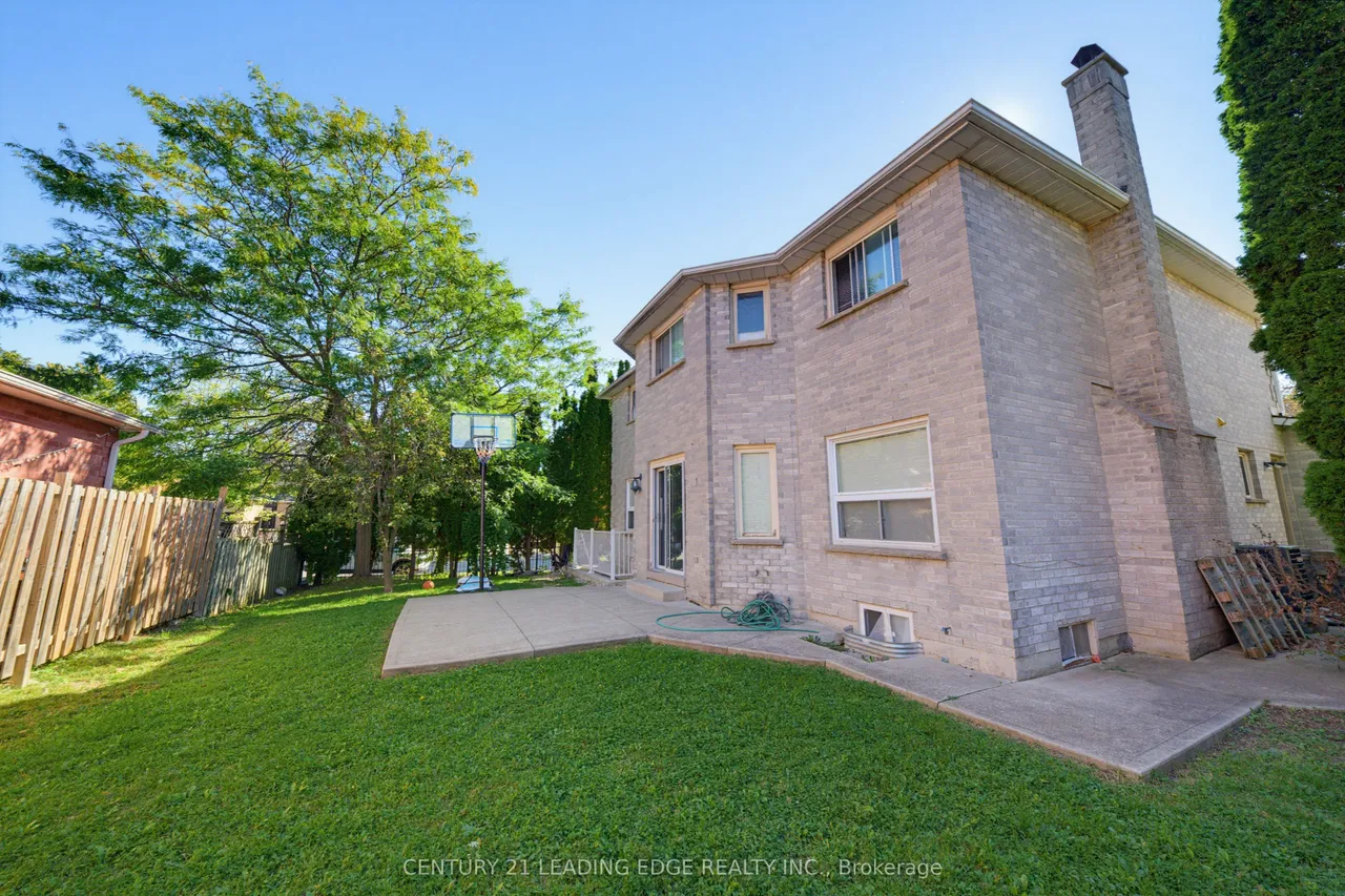 2353 Wildwood Crescent — photo 49