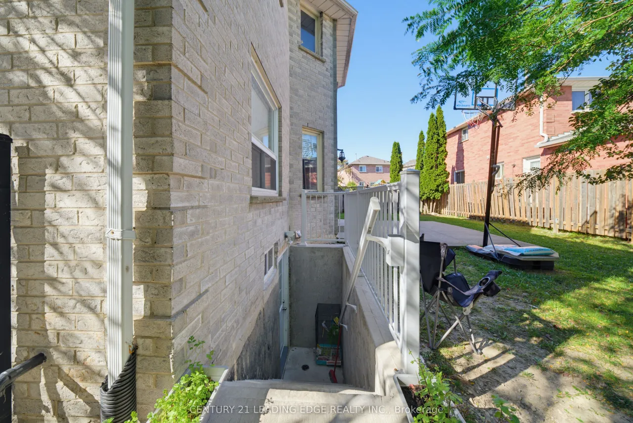 2353 Wildwood Crescent — photo 50