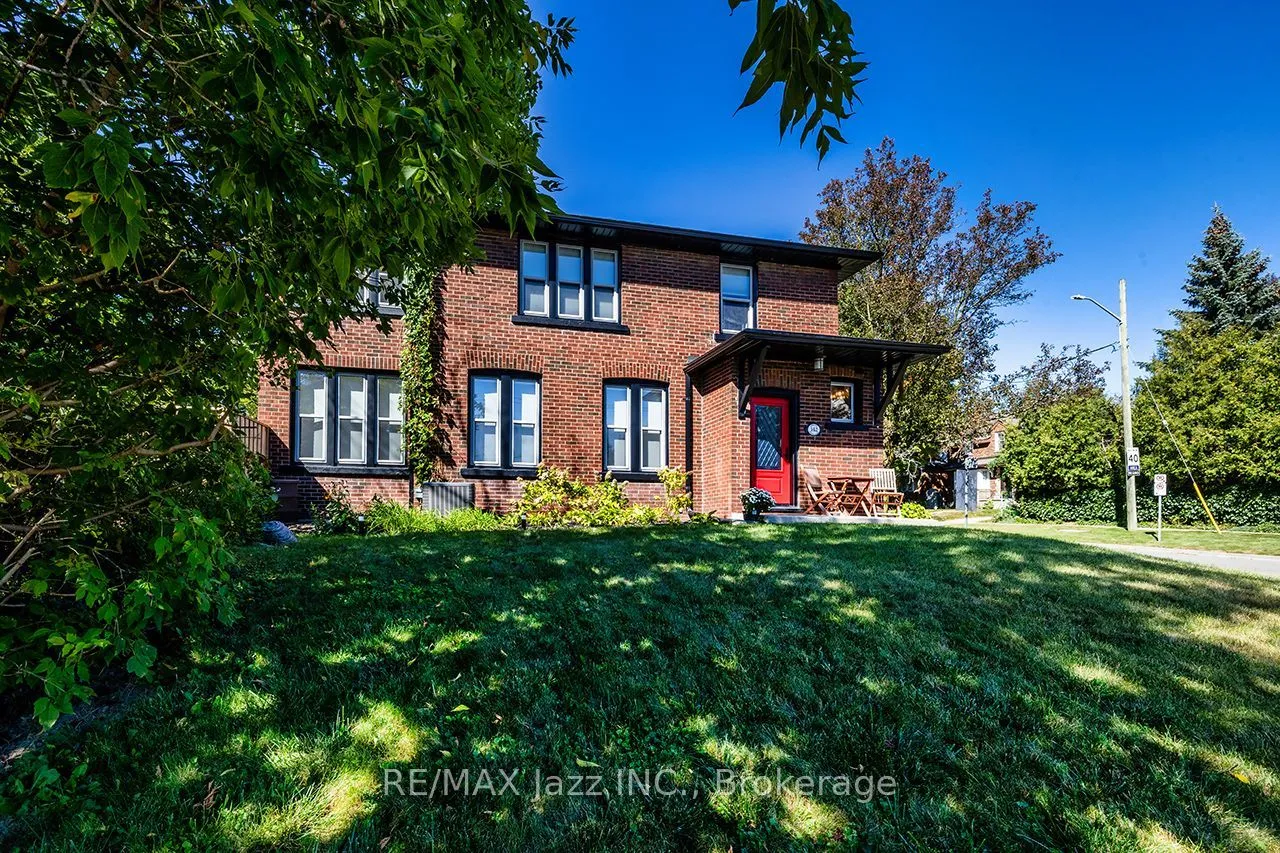 142 Adelaide Avenue W — photo 2
